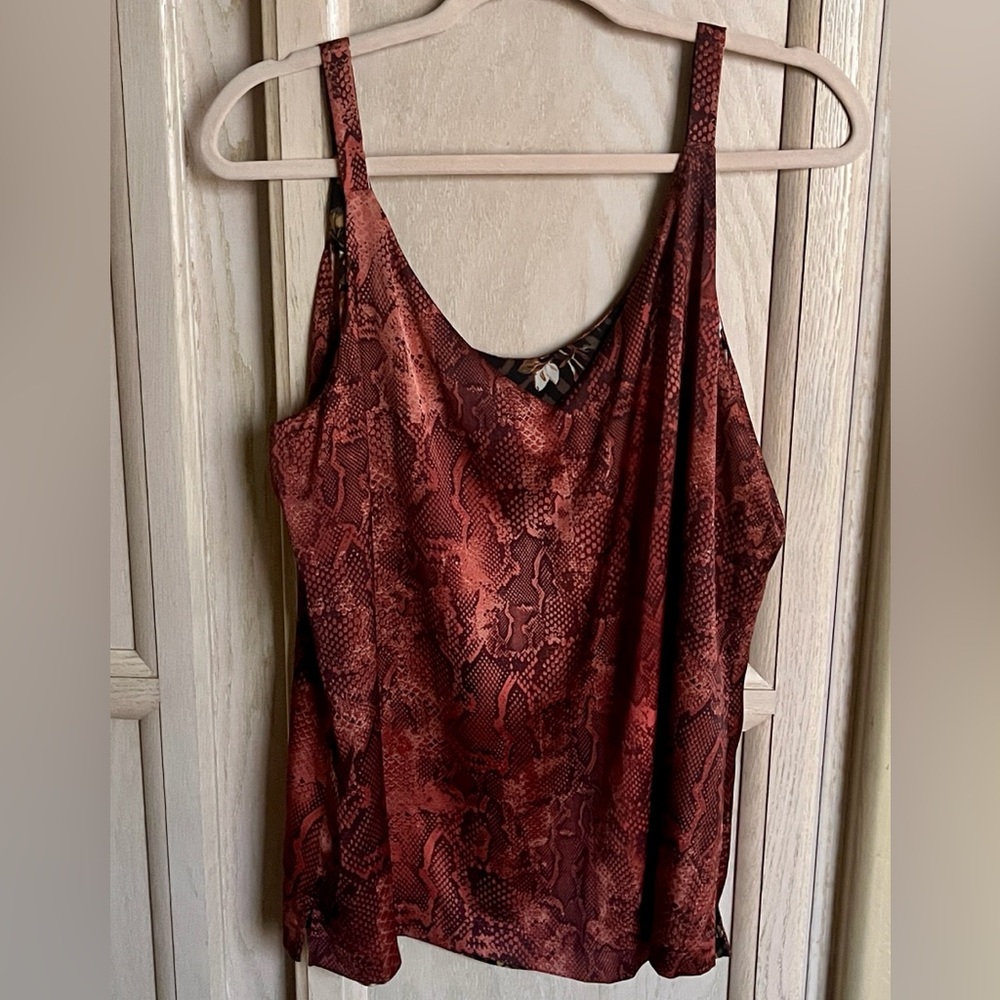 🌸 3/$30| WHBM Reversible tank - 4 looks in 1! - Picture 4 of 4